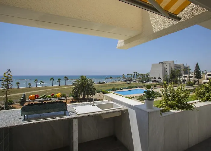Larnaca Sunshore Beachfront * Voroklini