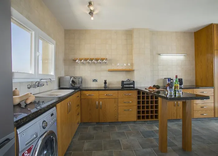 Larnaca Sunshore Beachfront Apartmán