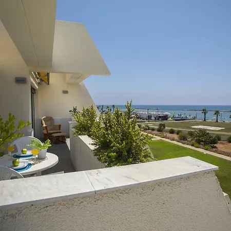Larnaca Sunshore Beachfront Apartament