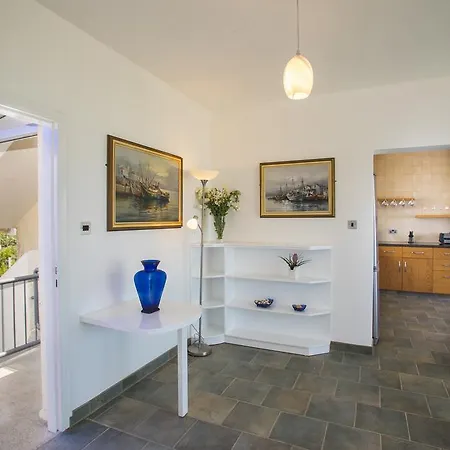 Larnaca Sunshore Beachfront 沃罗里尼