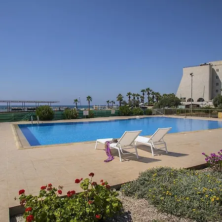 公寓 Larnaca Sunshore Beachfront 沃罗里尼