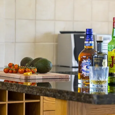 Larnaca Sunshore Beachfront Apartament *