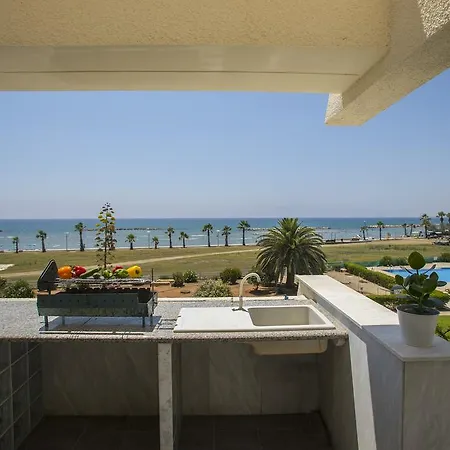 Larnaca Sunshore Beachfront Apartament